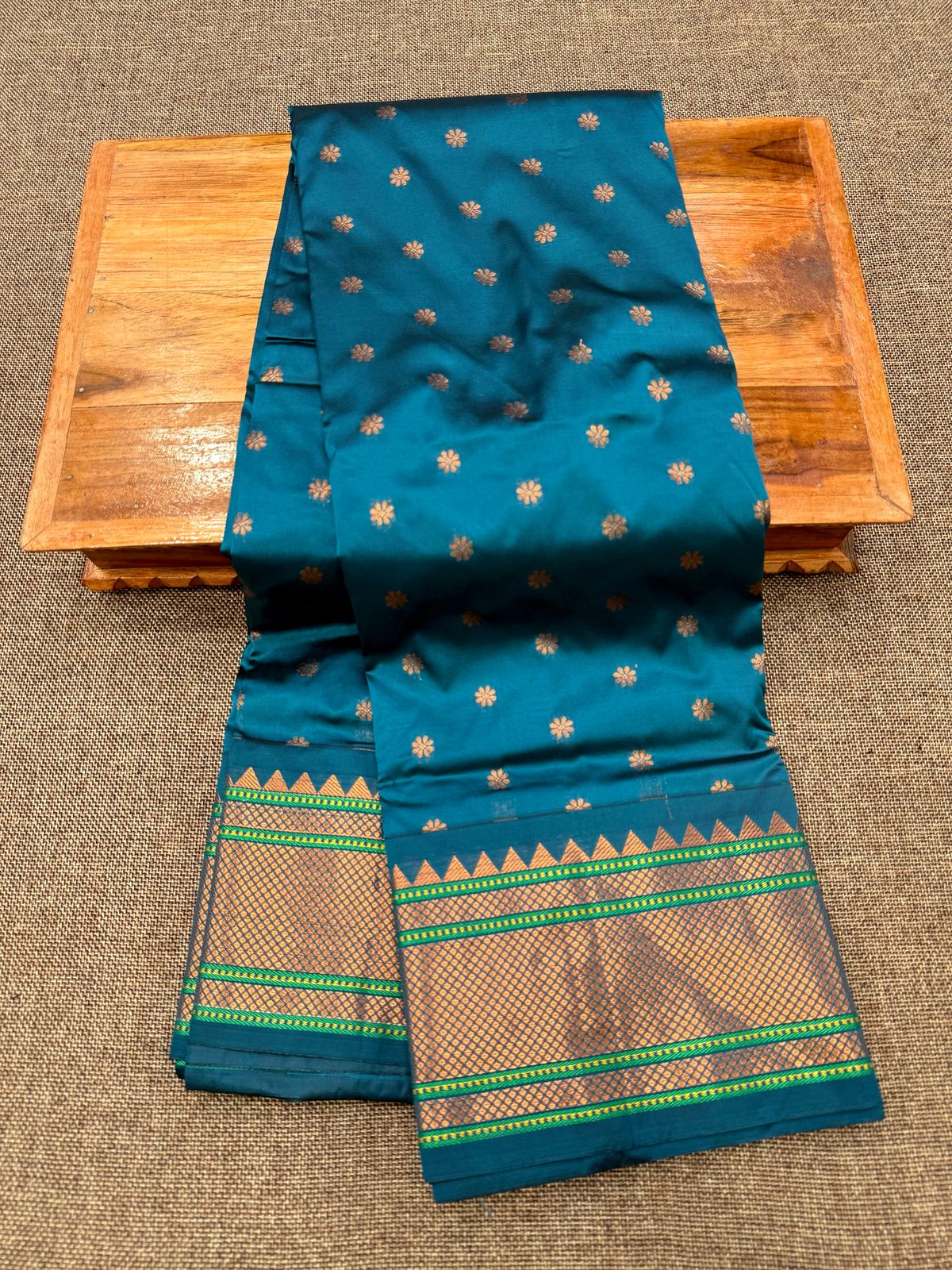 Experience luxury and tradition redefined with the Prominent Kalanjali Paithani Saree with Running Blouse Piece – a perfect addition to your collection in your Wardrobe.